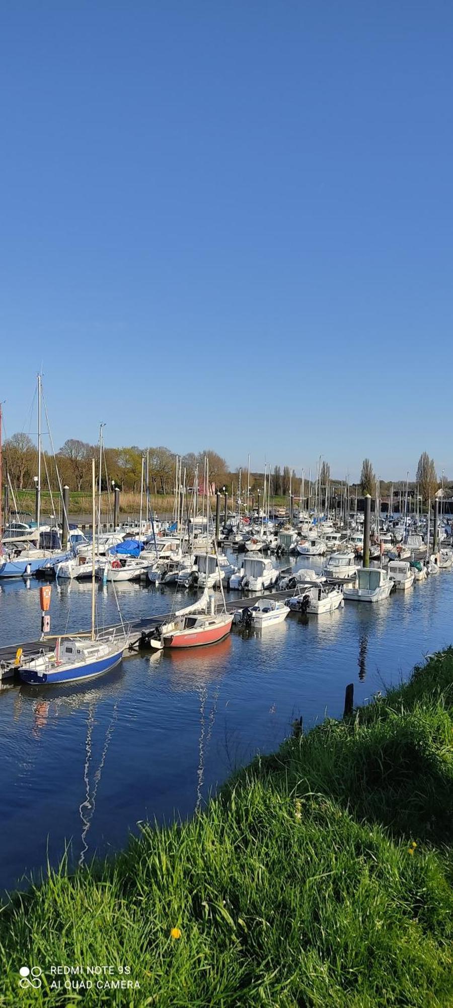 Le Saint Val 004, Appart. Neuf, Jardin, Parking Luaran gambar